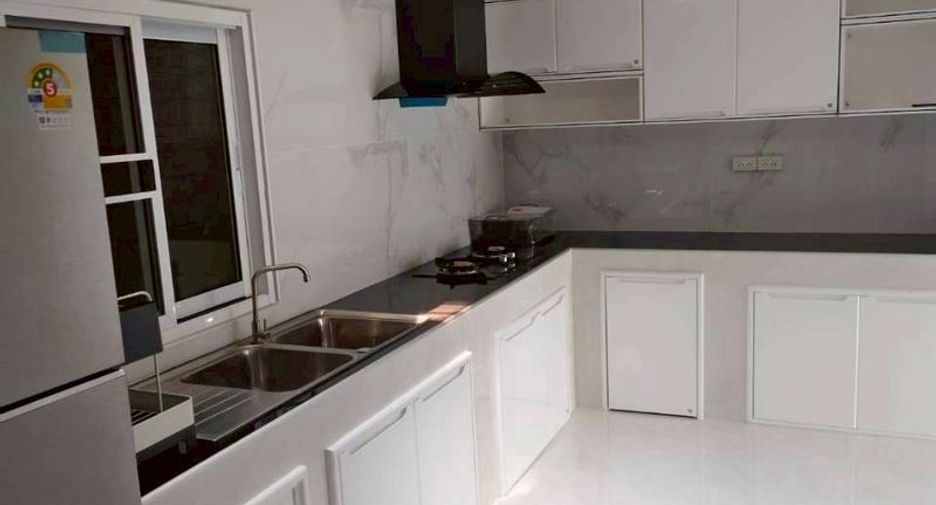 For rent and for sale 4 bedrooms house in Mueang Chiang Mai, Chiang Mai