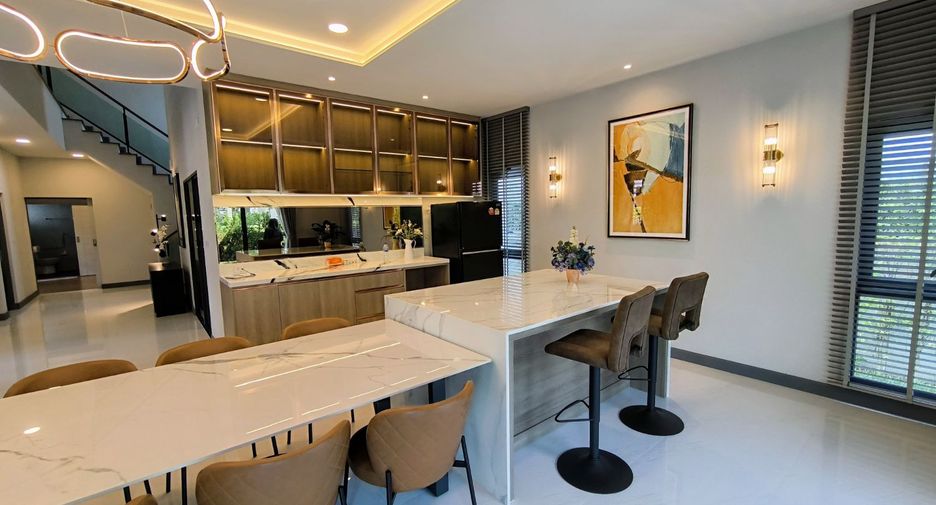 Casa en venta de 5 habitaciones en Bang Phli, Samut Prakan