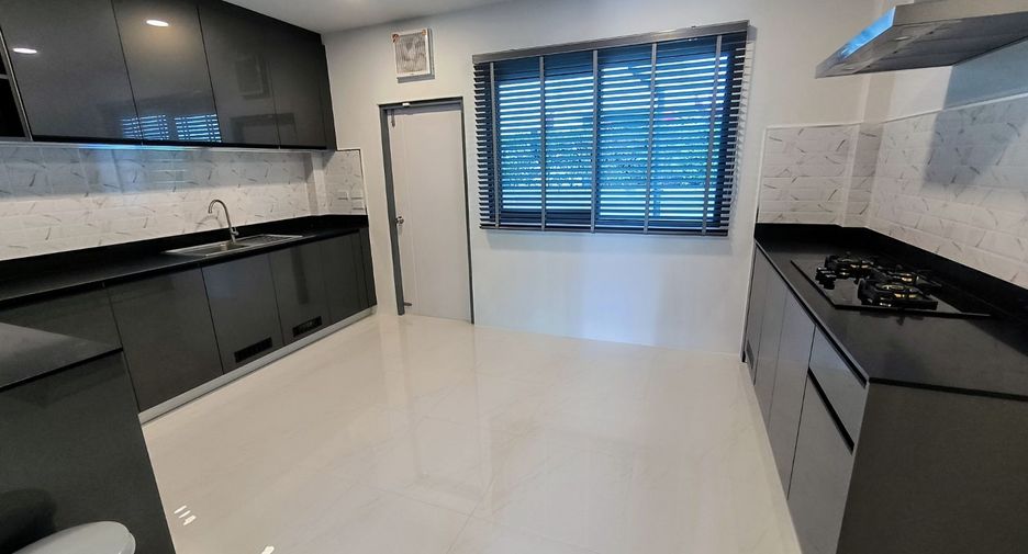 Casa en venta de 5 habitaciones en Bang Phli, Samut Prakan