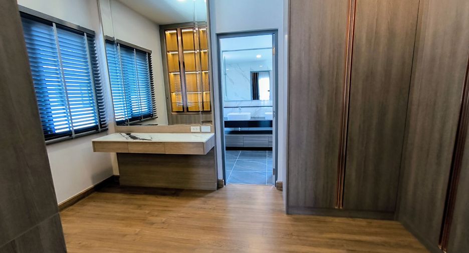 Casa en venta de 5 habitaciones en Bang Phli, Samut Prakan