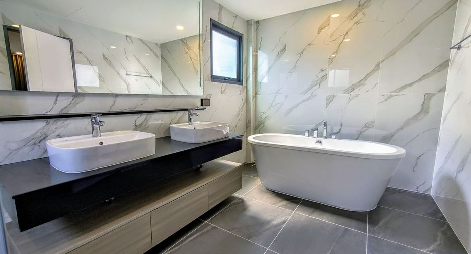 Casa en venta de 5 habitaciones en Bang Phli, Samut Prakan