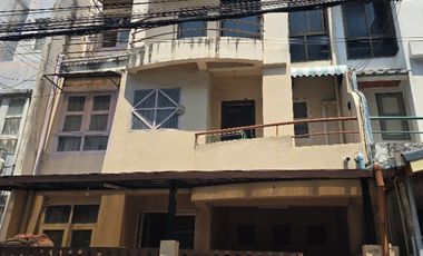 For sale 4 bedrooms townhouse in Lat Phrao, Bangkok