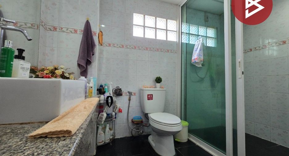 For sale 4 bedrooms townhouse in Lat Phrao, Bangkok