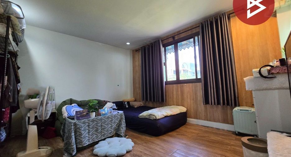For sale 4 bedrooms townhouse in Lat Phrao, Bangkok