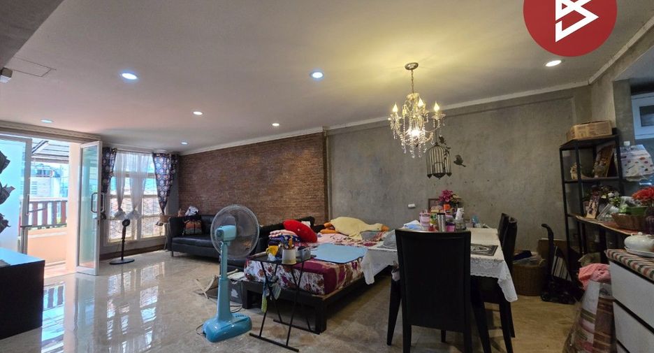 For sale 4 bedrooms townhouse in Lat Phrao, Bangkok