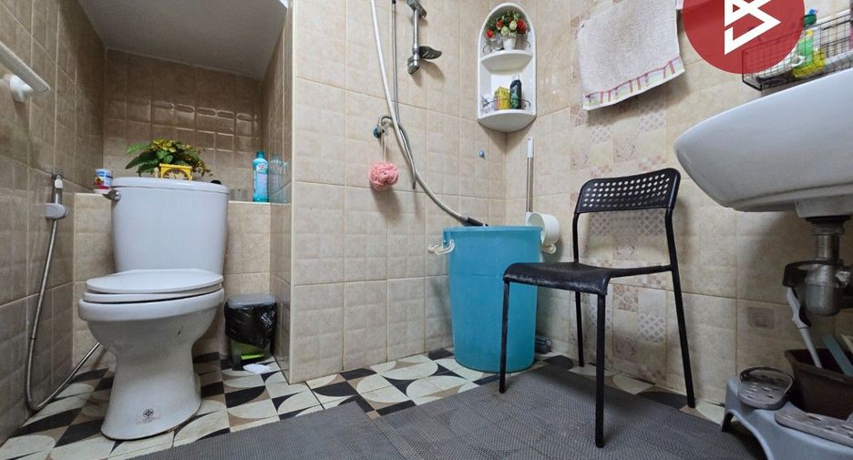 For sale 4 bedrooms townhouse in Lat Phrao, Bangkok