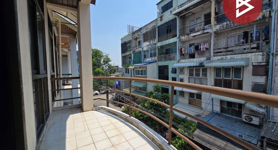 For sale 4 bedrooms townhouse in Lat Phrao, Bangkok