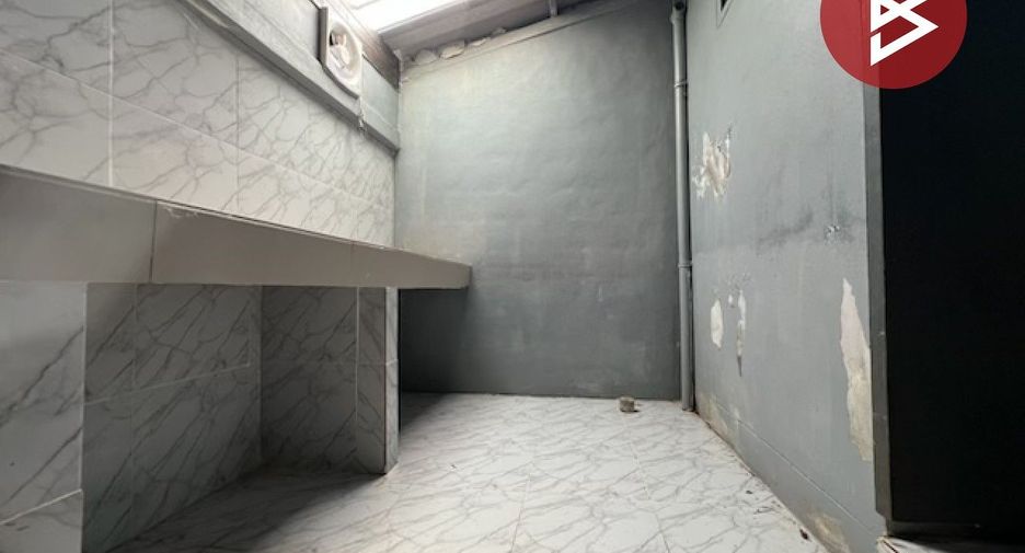 Casa adosada en venta de 2 habitaciones en Kamphaeng Saen, Nakhon Pathom