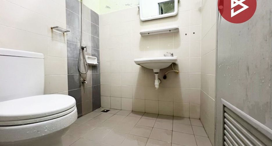Casa adosada en venta de 2 habitaciones en Kamphaeng Saen, Nakhon Pathom
