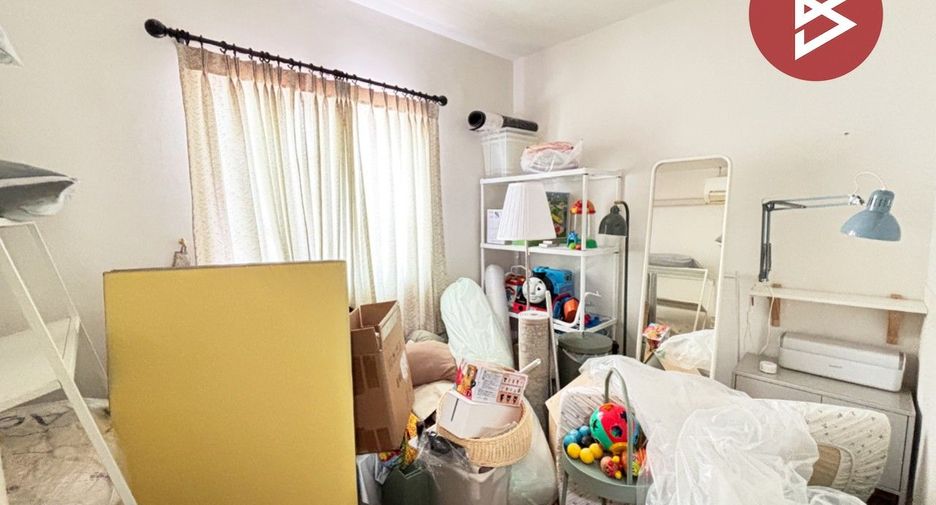 For sale 3 bedrooms townhouse in Lat Krabang, Bangkok