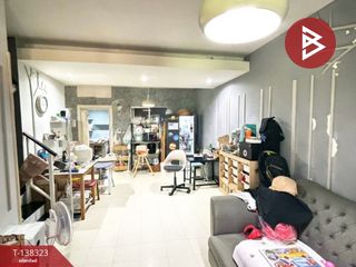 Casa adosada en venta de 3 habitaciones en Lat Krabang, Bangkok