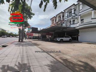 For rent 8 bedrooms retail Space in Sai Mai, Bangkok