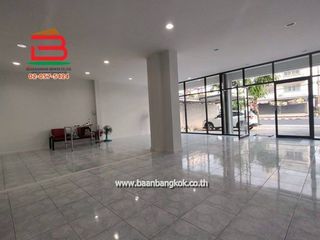 For rent 8 bedrooms retail Space in Sai Mai, Bangkok