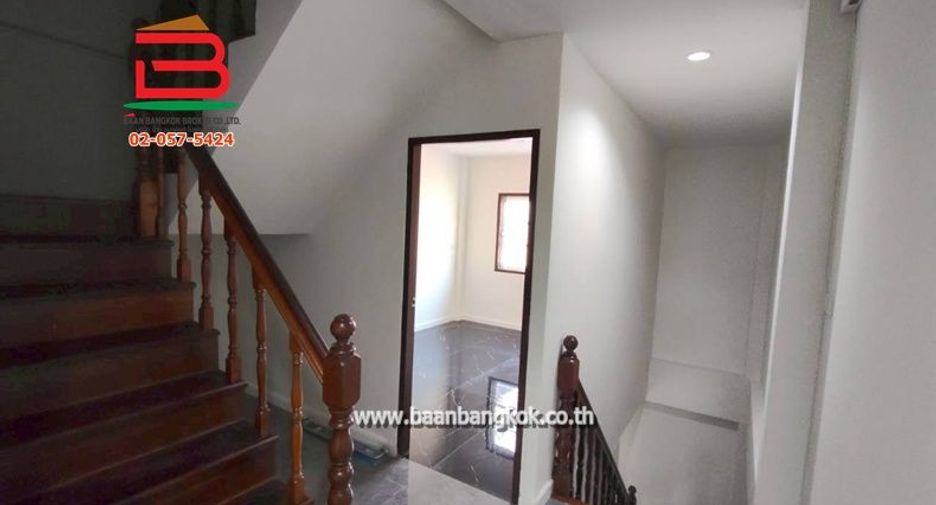 For rent 8 bedrooms retail Space in Sai Mai, Bangkok