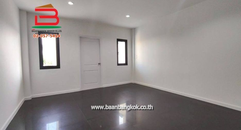 For rent 8 bedrooms retail Space in Sai Mai, Bangkok