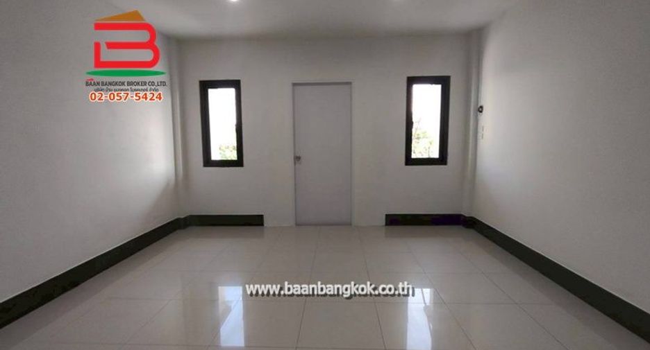 For rent 8 bedrooms retail Space in Sai Mai, Bangkok