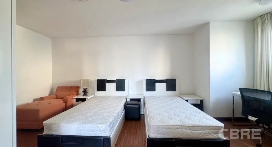 For sale 3 bedrooms condo in Khlong Toei, Bangkok