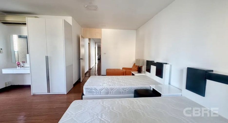 For sale 3 bedrooms condo in Khlong Toei, Bangkok
