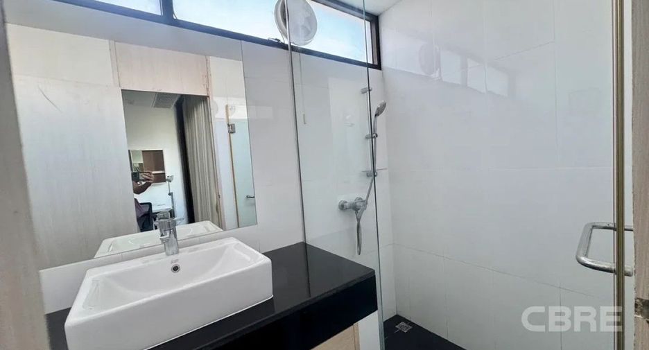 For sale 3 bedrooms condo in Khlong Toei, Bangkok