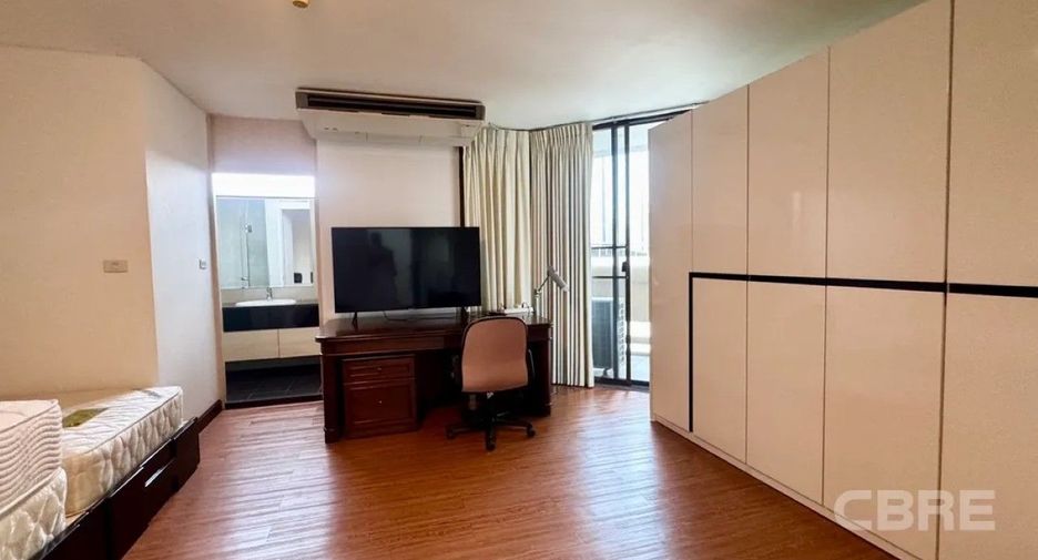 For sale 3 bedrooms condo in Khlong Toei, Bangkok