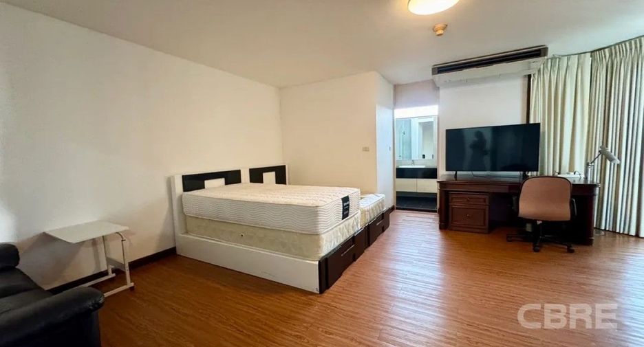 For sale 3 bedrooms condo in Khlong Toei, Bangkok