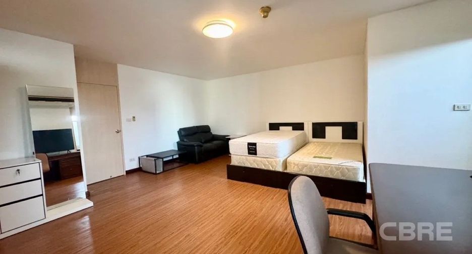For sale 3 bedrooms condo in Khlong Toei, Bangkok
