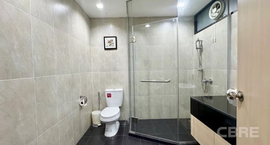 For sale 3 bedrooms condo in Khlong Toei, Bangkok