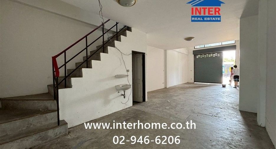 For sale 3 bedrooms retail Space in Bang Sue, Bangkok