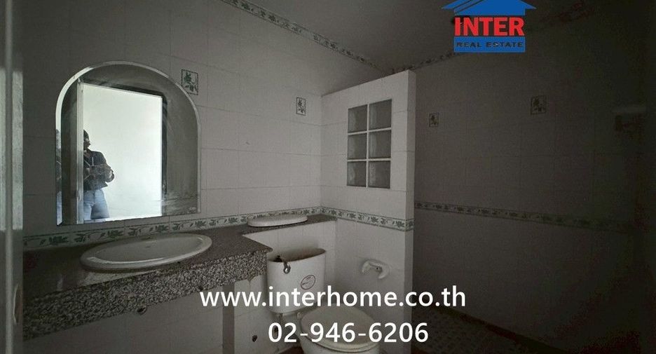 For sale 3 bedrooms retail Space in Bang Sue, Bangkok