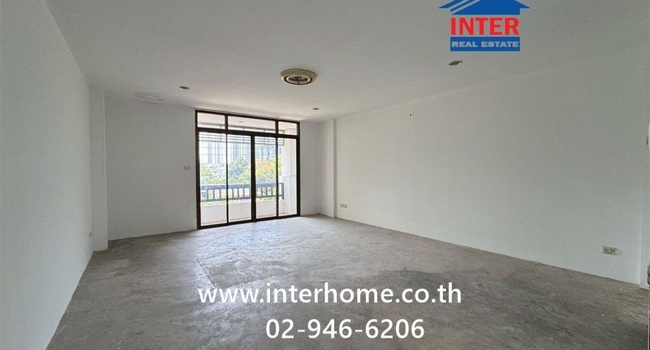 For sale 3 bedrooms retail Space in Bang Sue, Bangkok