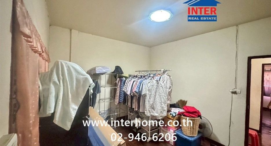 For sale 2 ベッドルーム townhouse in Chom Thong, Bangkok