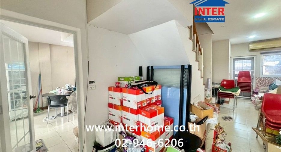 Продажа 6 спальни таунхаус в Лат Пхрао, Бангкок