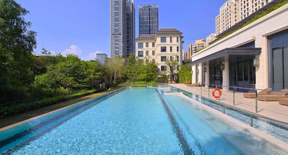 For rent 2 bedrooms condo in Phra Khanong, Bangkok