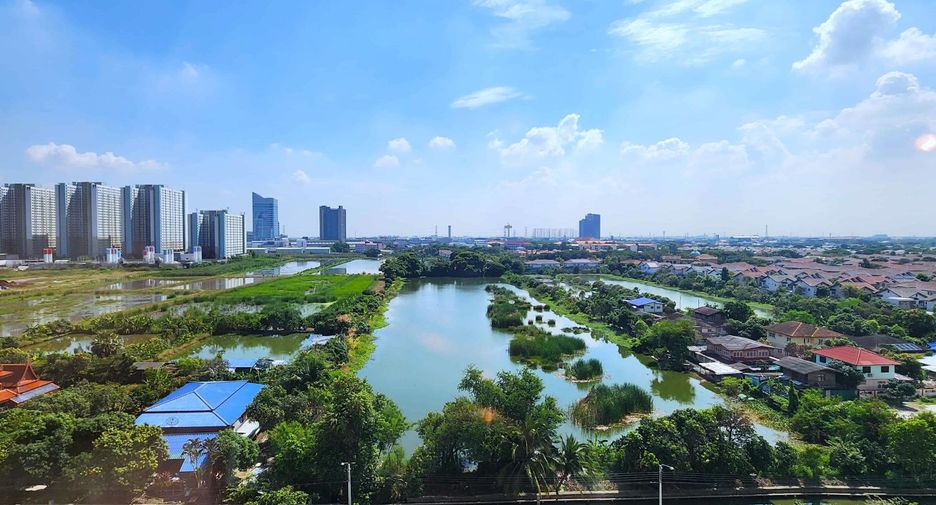For rent 2 bedrooms condo in Phra Khanong, Bangkok