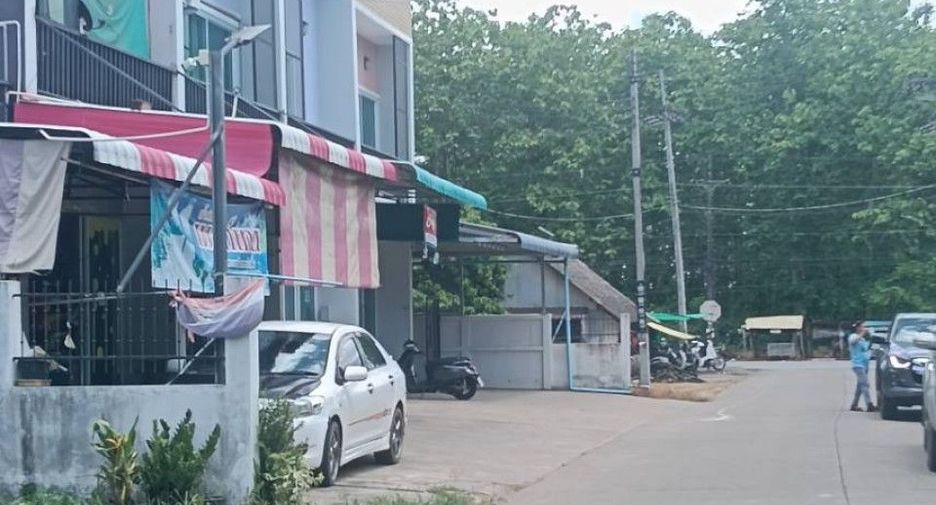出售 2 卧室 联排别墅 在 Mueang Uttaradit, Uttaradit