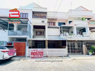 Reihenhaus zur Miete und zum Kauf mit 7 Zimmer in Lat Phrao, Bangkok