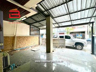 Reihenhaus zur Miete und zum Kauf mit 7 Zimmer in Lat Phrao, Bangkok