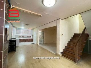 Reihenhaus zur Miete und zum Kauf mit 7 Zimmer in Lat Phrao, Bangkok