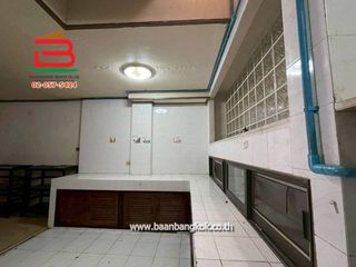 Reihenhaus zur Miete und zum Kauf mit 7 Zimmer in Lat Phrao, Bangkok