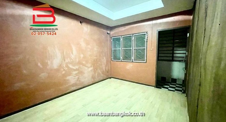 For rent and for sale 7 bedrooms townhouse in Lat Phrao, Bangkok
