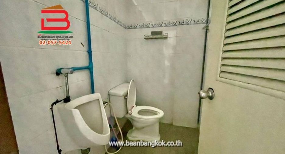 For rent and for sale 7 bedrooms townhouse in Lat Phrao, Bangkok