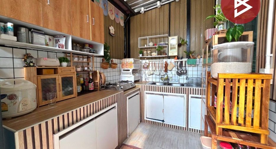 Casa adosada en venta de 3 habitaciones en Prawet, Bangkok