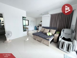 À vendre 3 chambres maison de ville à Si Racha, Chonburi