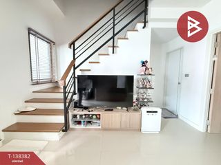 À vendre 3 chambres maison de ville à Si Racha, Chonburi