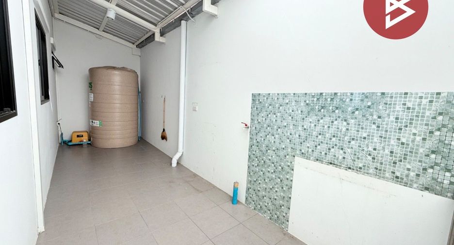 出售 3 卧室 联排别墅 在 Si Racha, Chon Buri