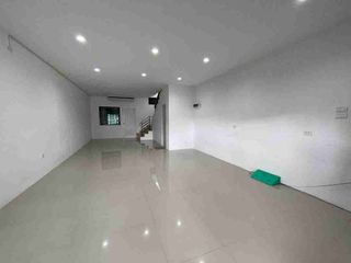 Gewerbefläche zum Kauf mit 2 Zimmer in Si Racha, Chonburi