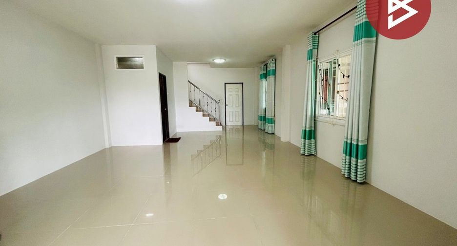 For sale 3 bedrooms townhouse in Phanat Nikhom, Chonburi
