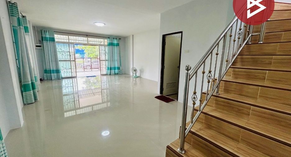 À vendre 3 chambres maison de ville à Phanat Nikhom, Chonburi