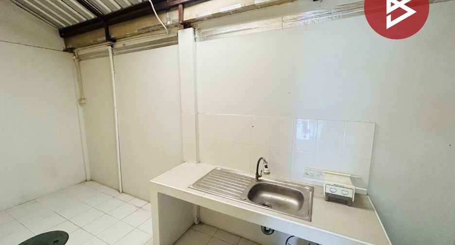 À vendre 3 chambres maison de ville à Phanat Nikhom, Chonburi