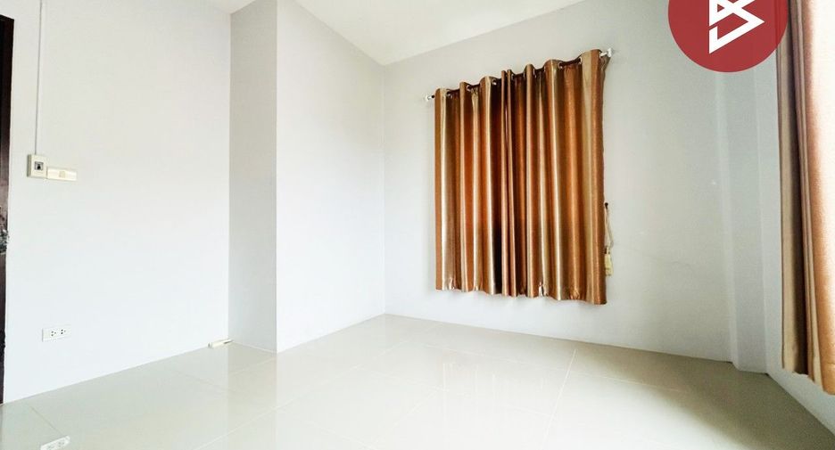 À vendre 3 chambres maison de ville à Phanat Nikhom, Chonburi